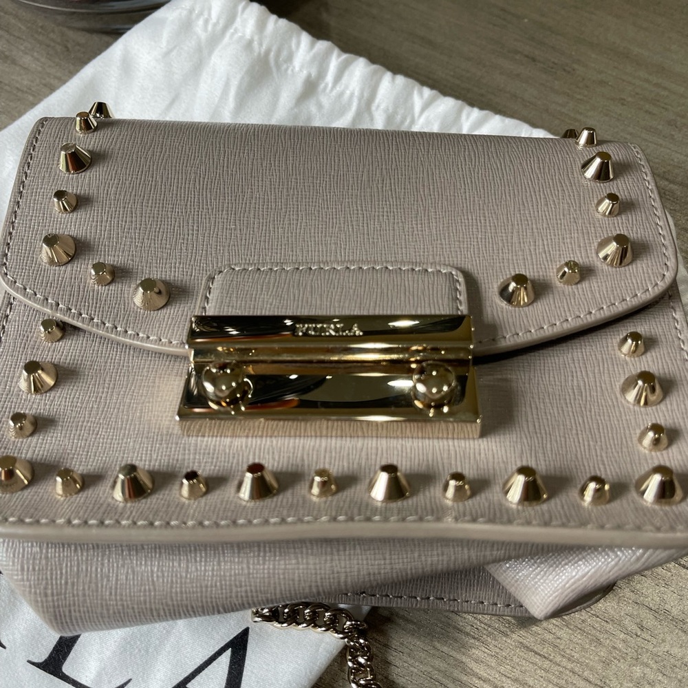 FURLA Metropolis in great condition. Authentic & pre-owned.